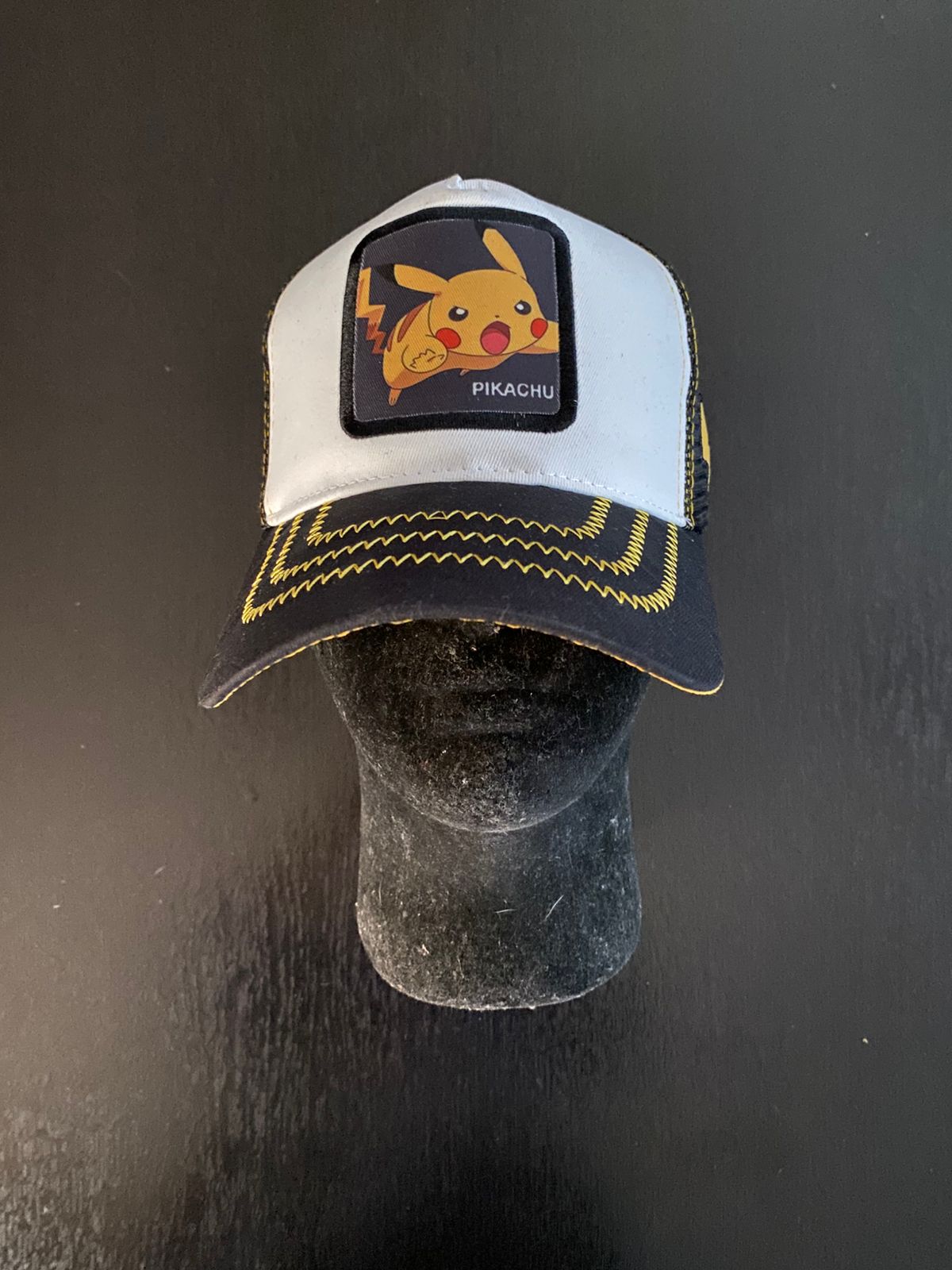 Gorra Pikachu Pokemon Trucker Blanca