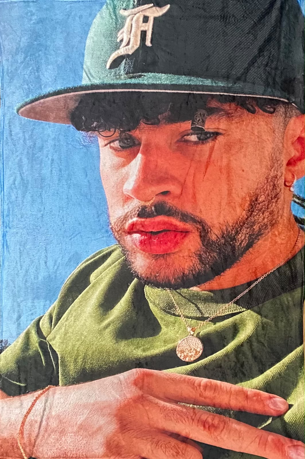 Cobija Frazada Ultra Suave Bad Bunny Gorra